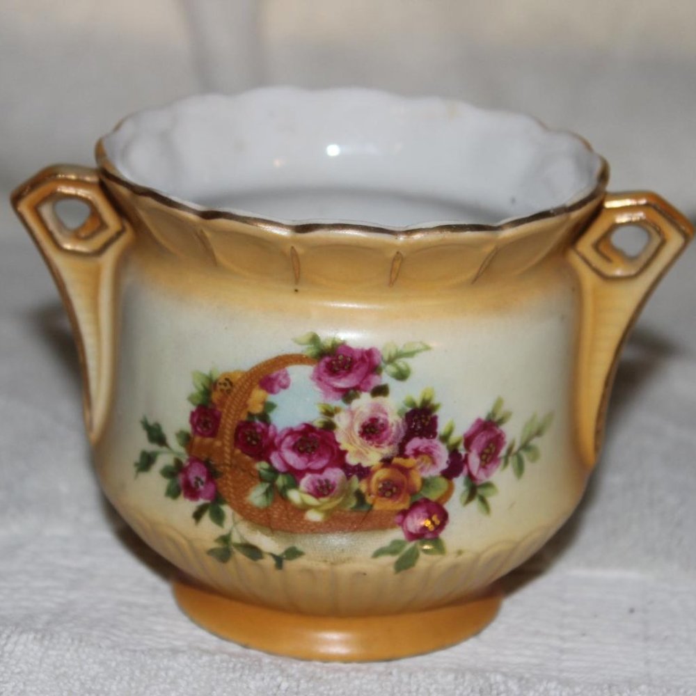VINTAGE CROWN VIENNA AUSTRIA SUGAR BOWL 2 HANDLES SCALLOPED FLORAL GOLD TRIM